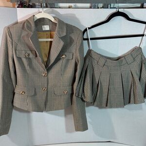 Miss Circle sophisticated plaid suit. Size Medium Jacket and Skirt Set